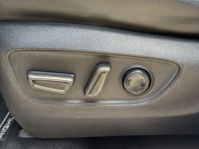 Used 2021 Toyota Highlander XSE FWD image 28