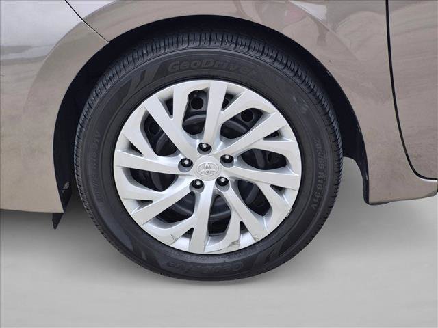 Used 2018 Toyota Corolla LE FWD image 21