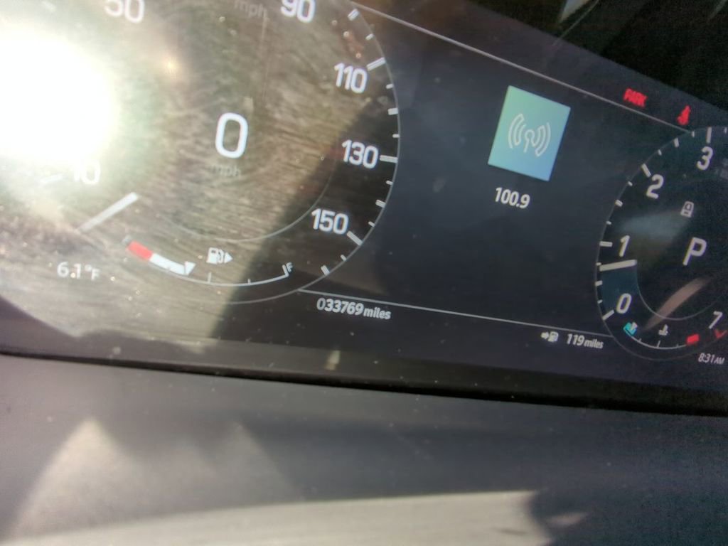 Used 2024 Land Rover Discovery S image 16