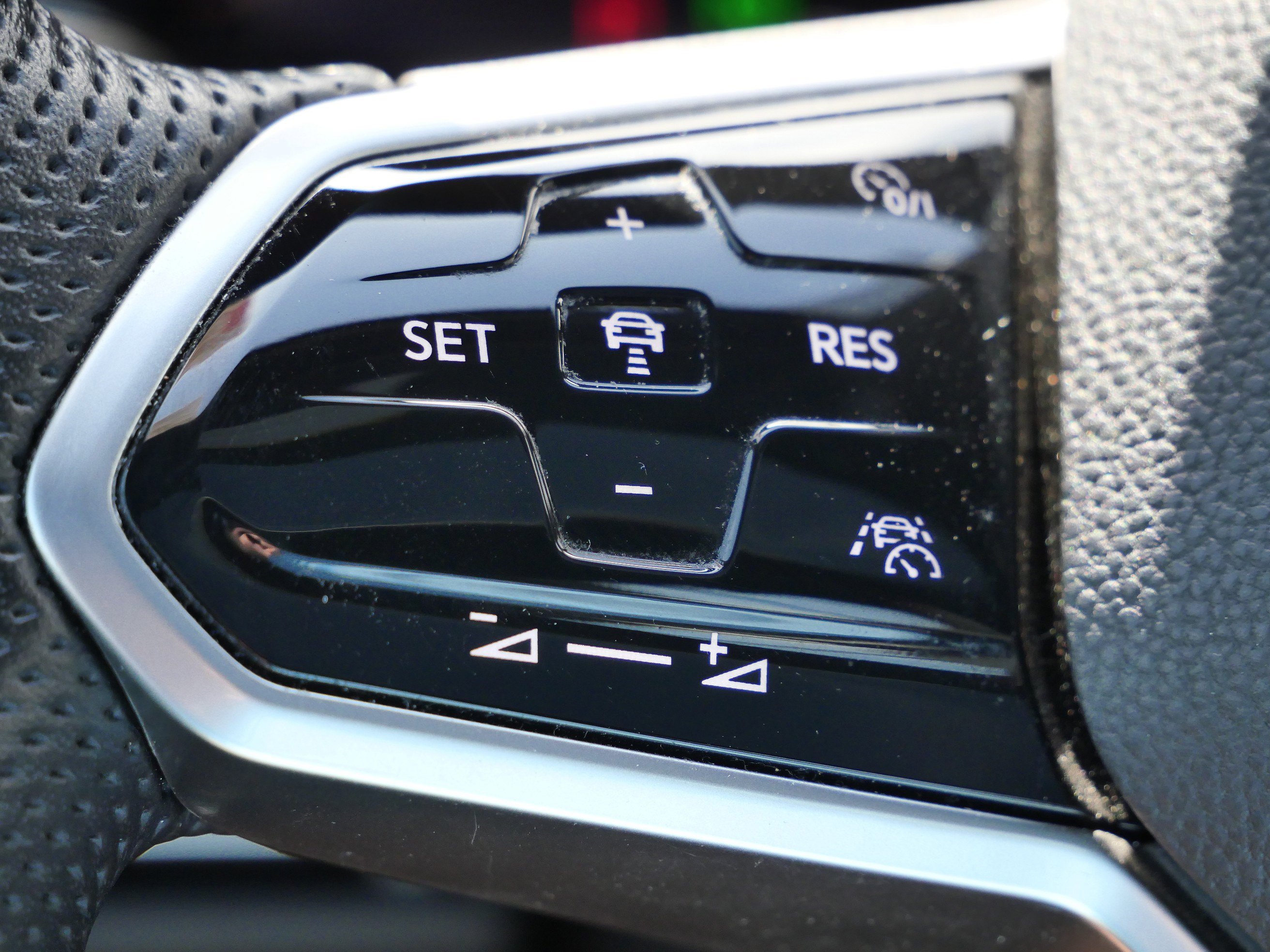 Certified 2023 Volkswagen GTI Autobahn FWD image 32