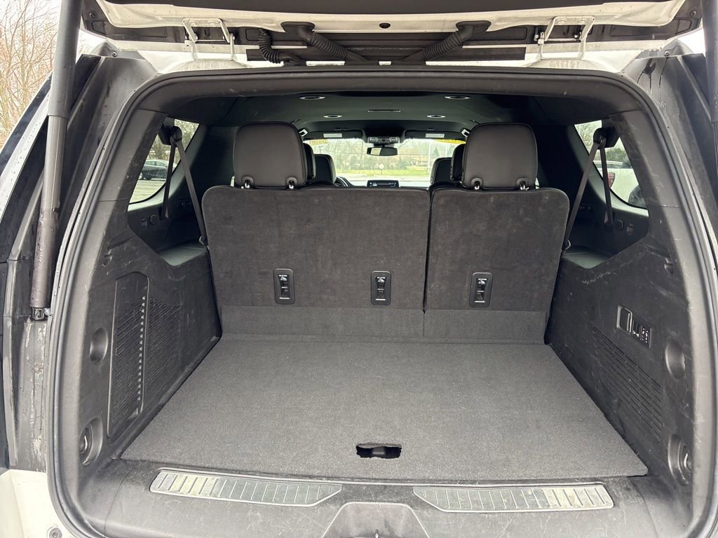 Used 2023 Chevrolet Suburban Premier image 13