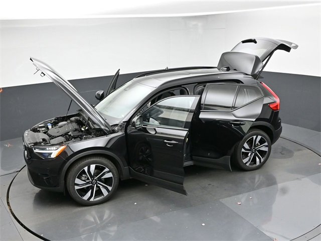 Used 2024 Volvo XC40 B5 Plus w/ Climate Package image 51