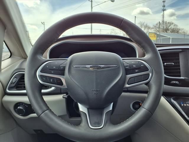 Used 2023 Chrysler Voyager LX image 26