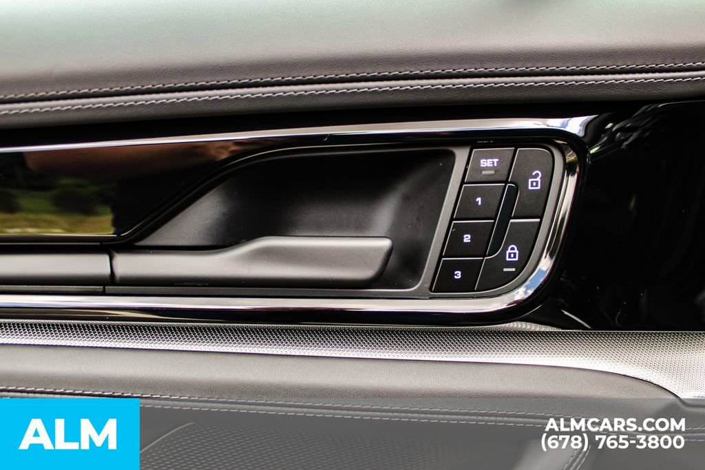 Used 2025 Porsche Panamera 4 image 39