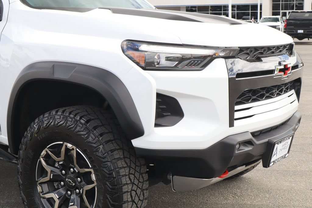 Used 2024 Chevrolet Colorado ZR2 w/ Technology Package AWD/4WD image 9