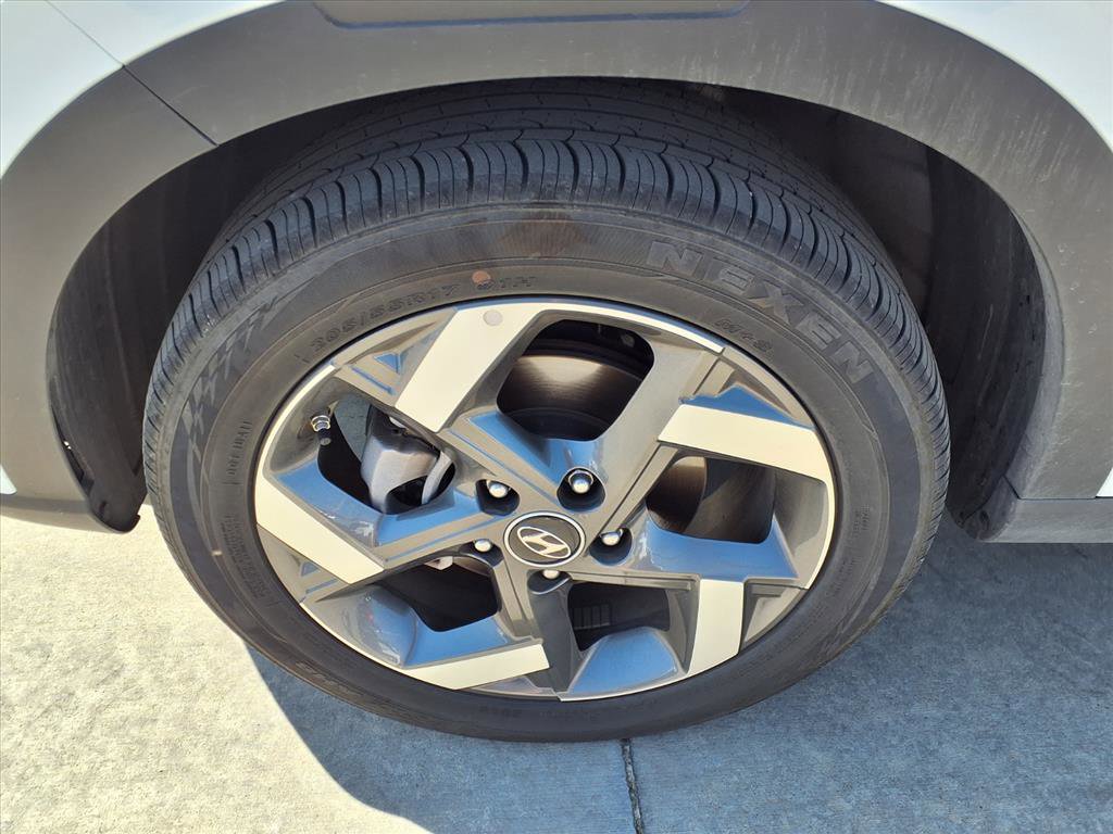 Used 2025 Hyundai Venue SEL image 23