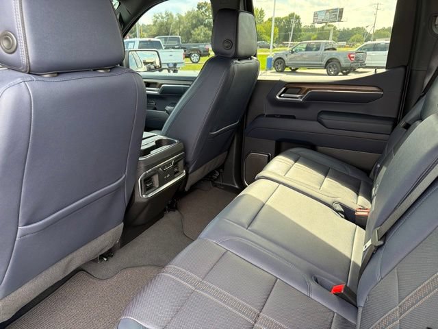 Used 2024 Chevrolet Silverado 1500 High Country w/ Technology Package AWD/4WD image 18