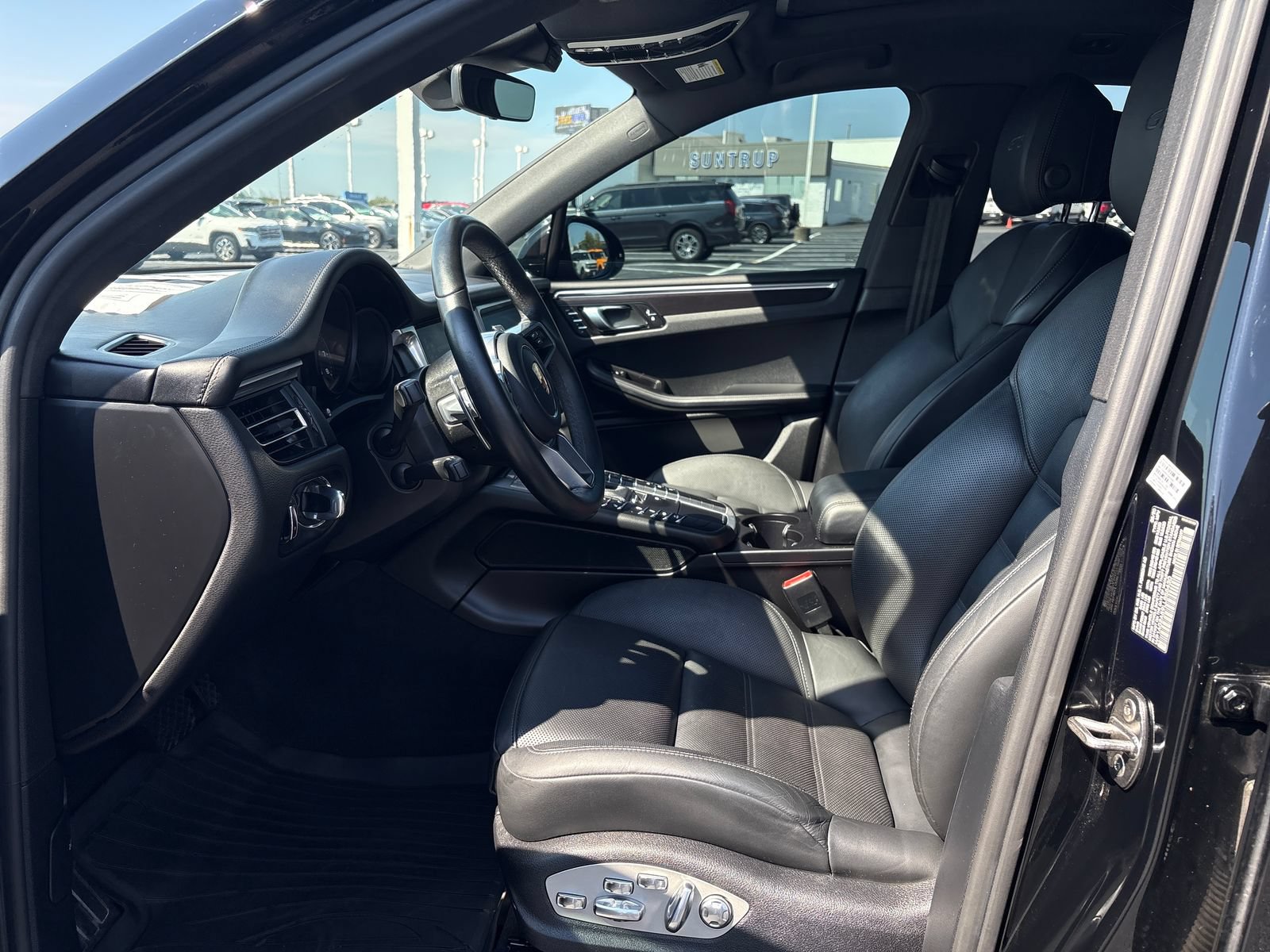 Used 2020 Porsche Macan GTS AWD/4WD image 31