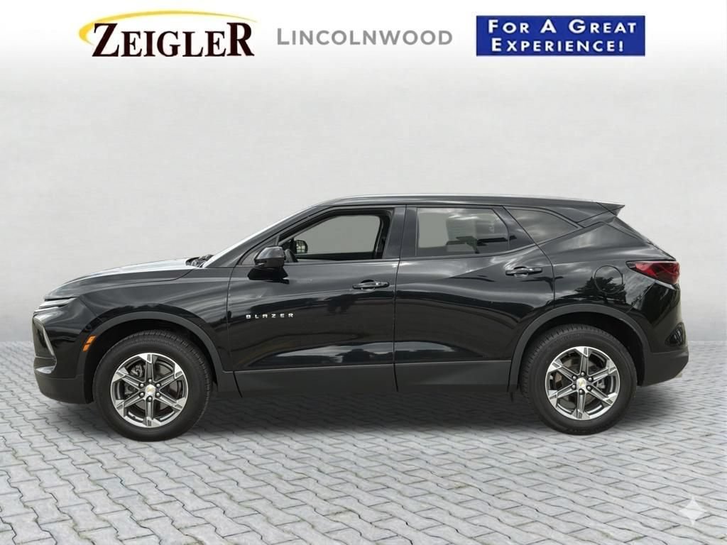 Used 2023 Chevrolet Blazer LT w/ Driver Confidence Package AWD/4WD image 3