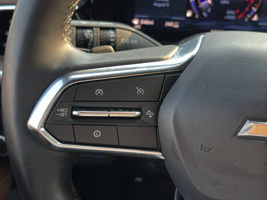 Used 2025 Chevrolet Suburban High Country AWD/4WD image 19