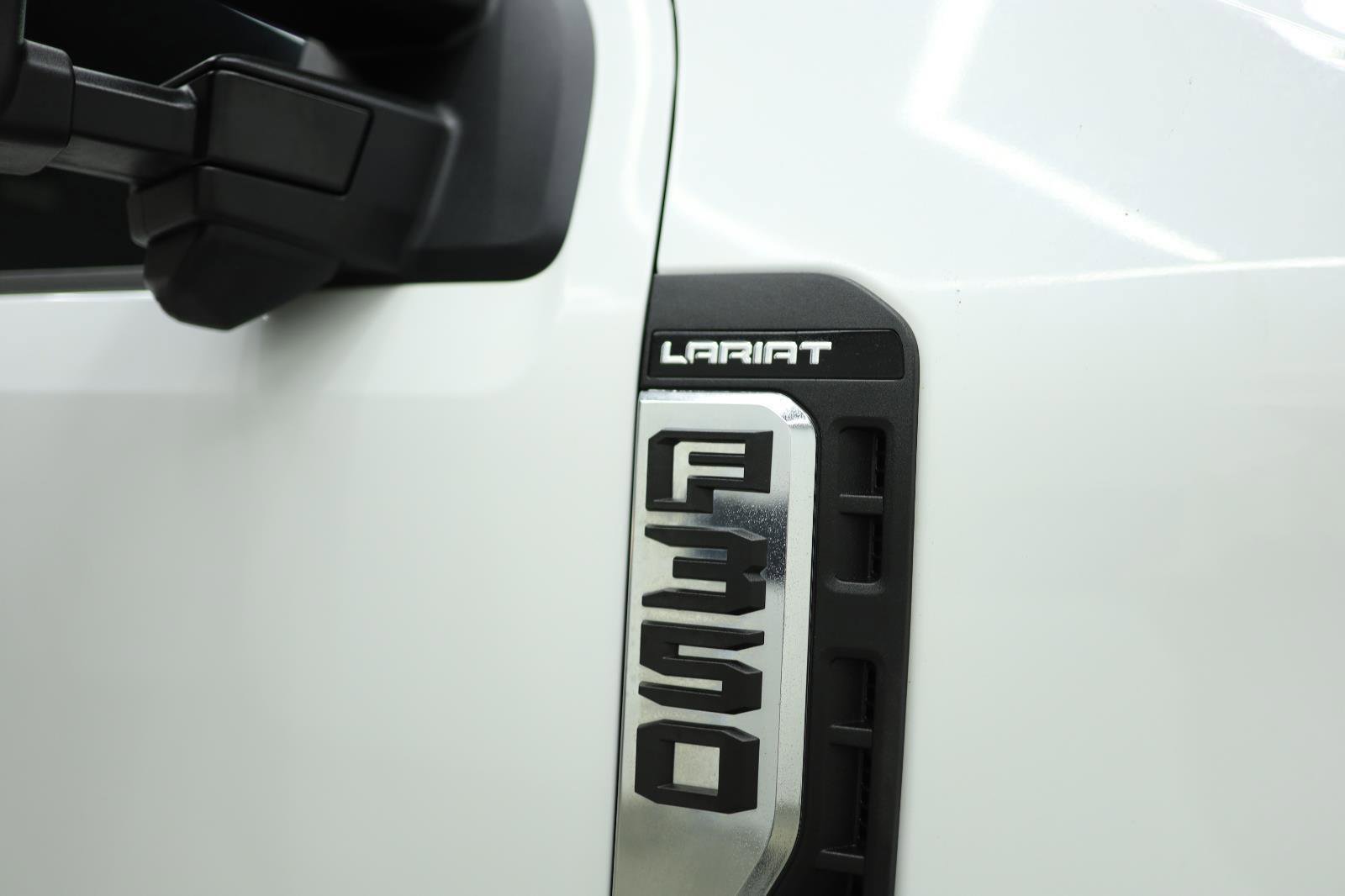 Used 2023 Ford F350 Lariat image 18