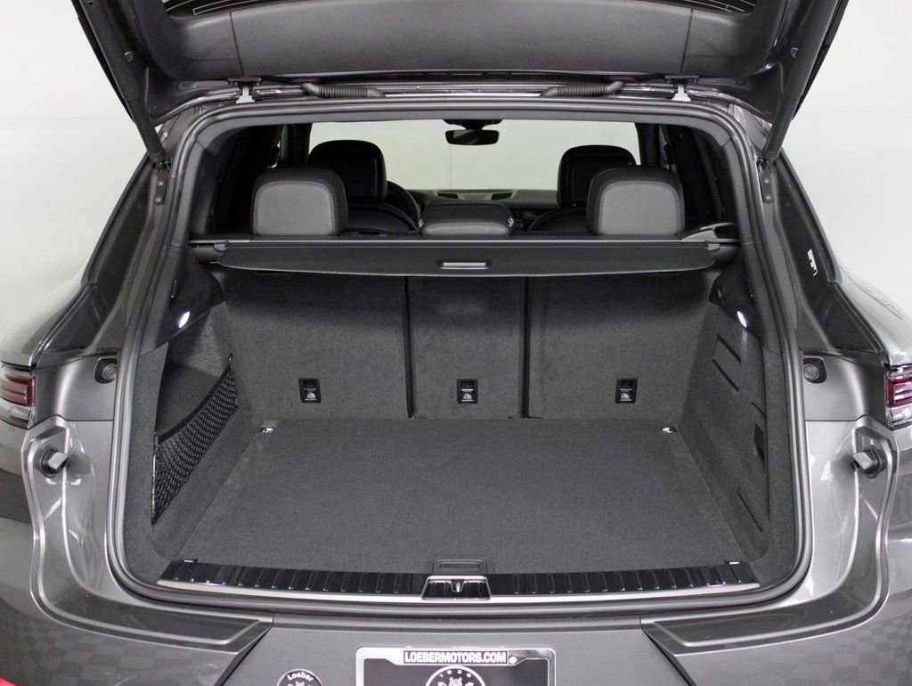 Certified 2025 Porsche Cayenne AWD/4WD image 13