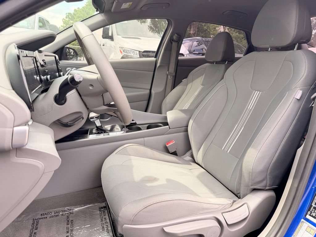 Used 2022 Hyundai Elantra SEL w/ Convenience Package FWD image 14