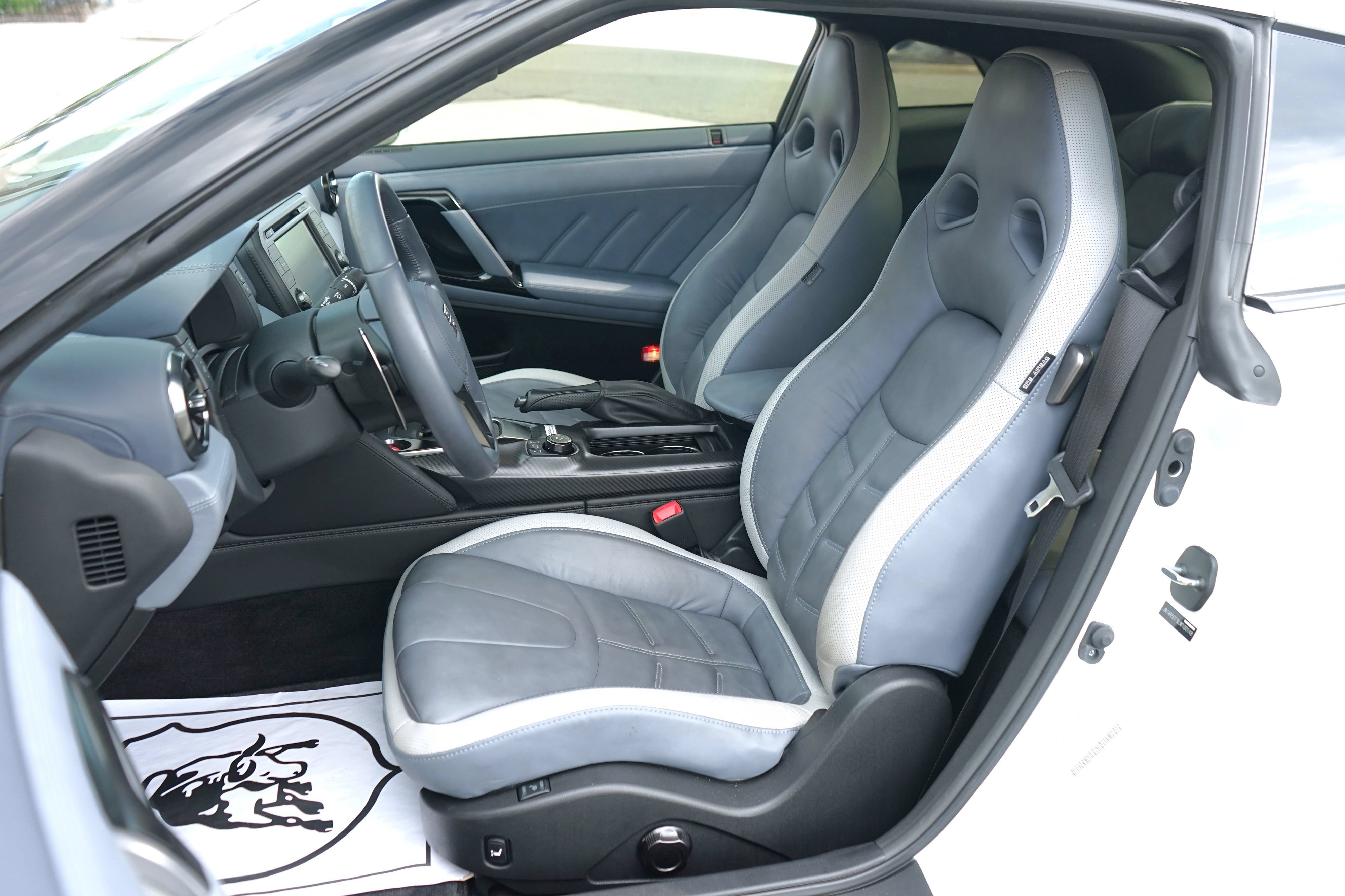 Used 2020 Nissan GT-R Premium AWD/4WD image 19