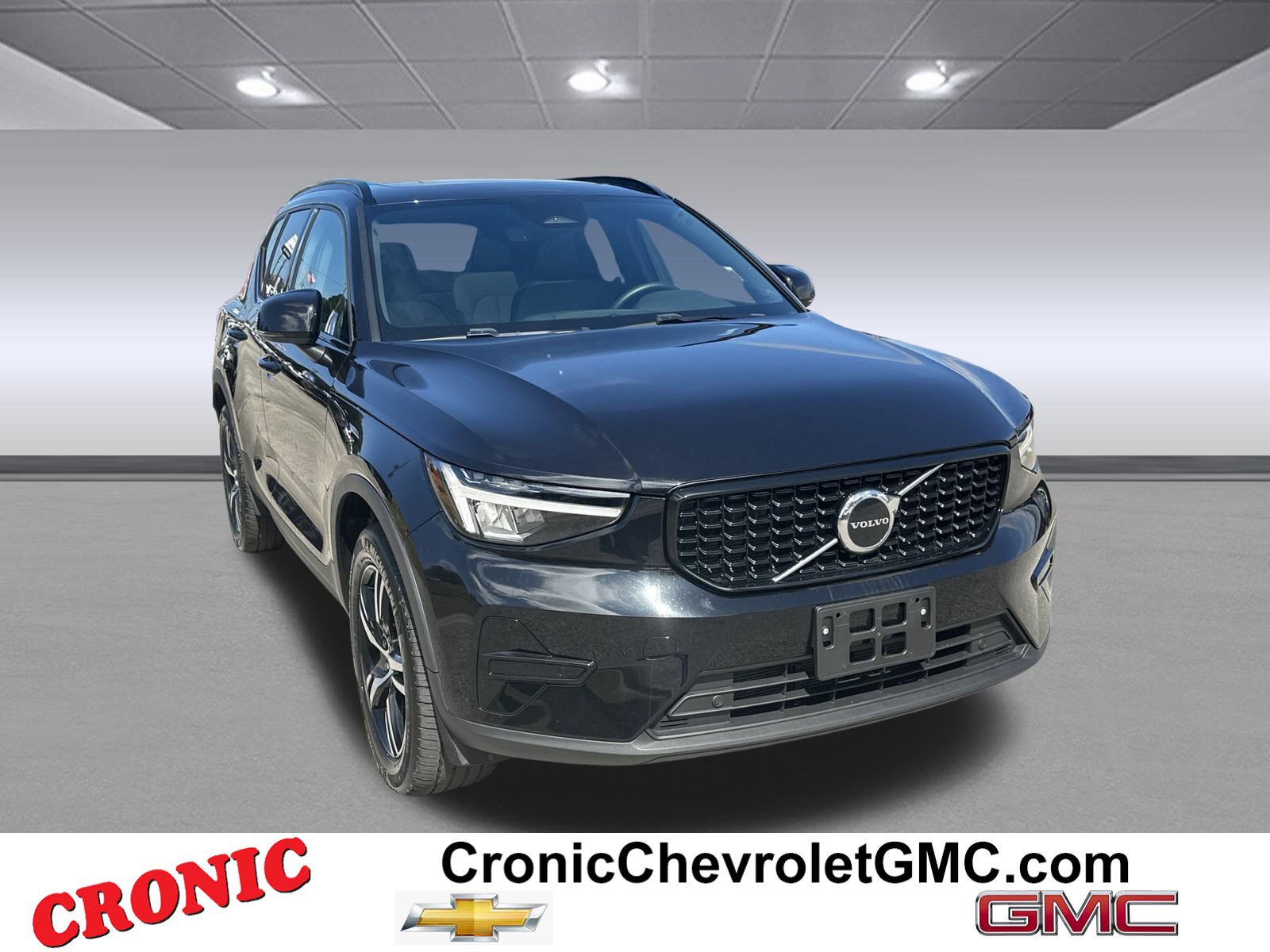 Used 2024 Volvo XC40 B5 Core