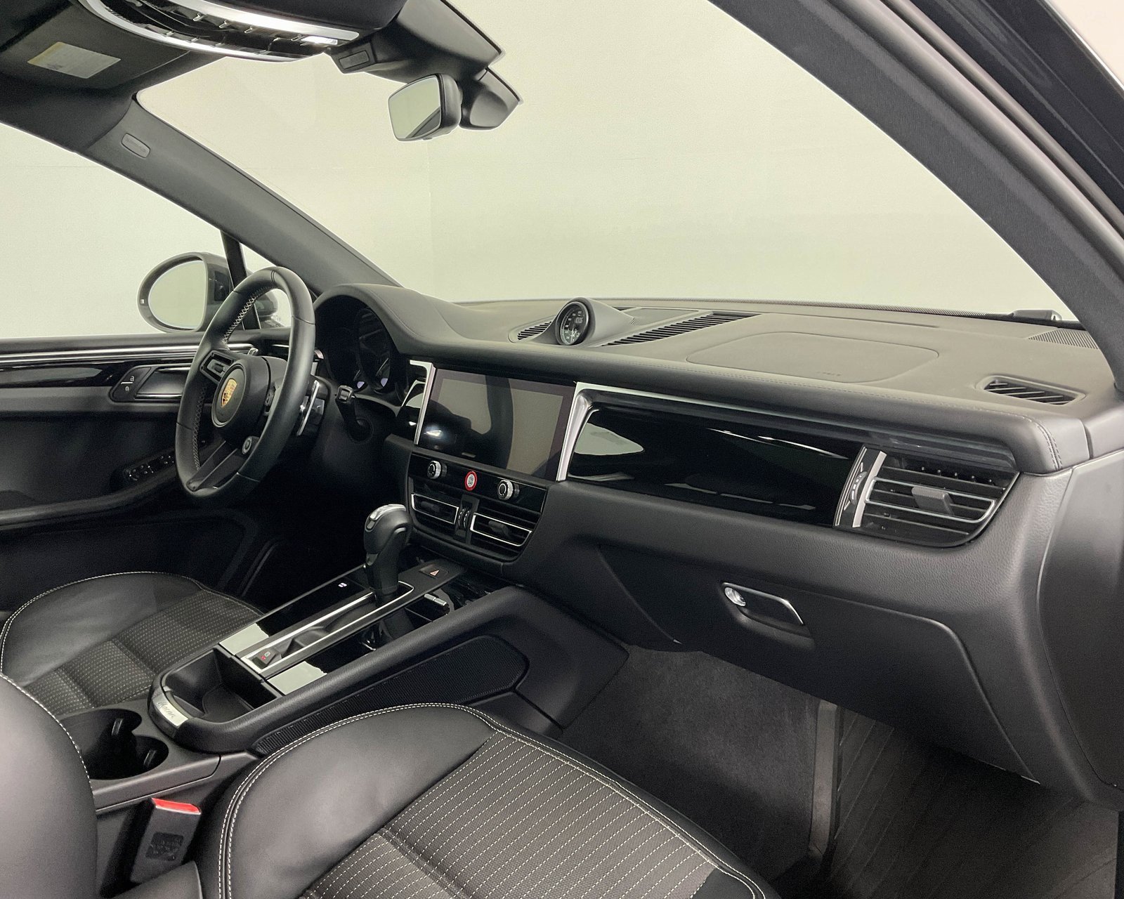 Used 2024 Porsche Macan Turbo image 22