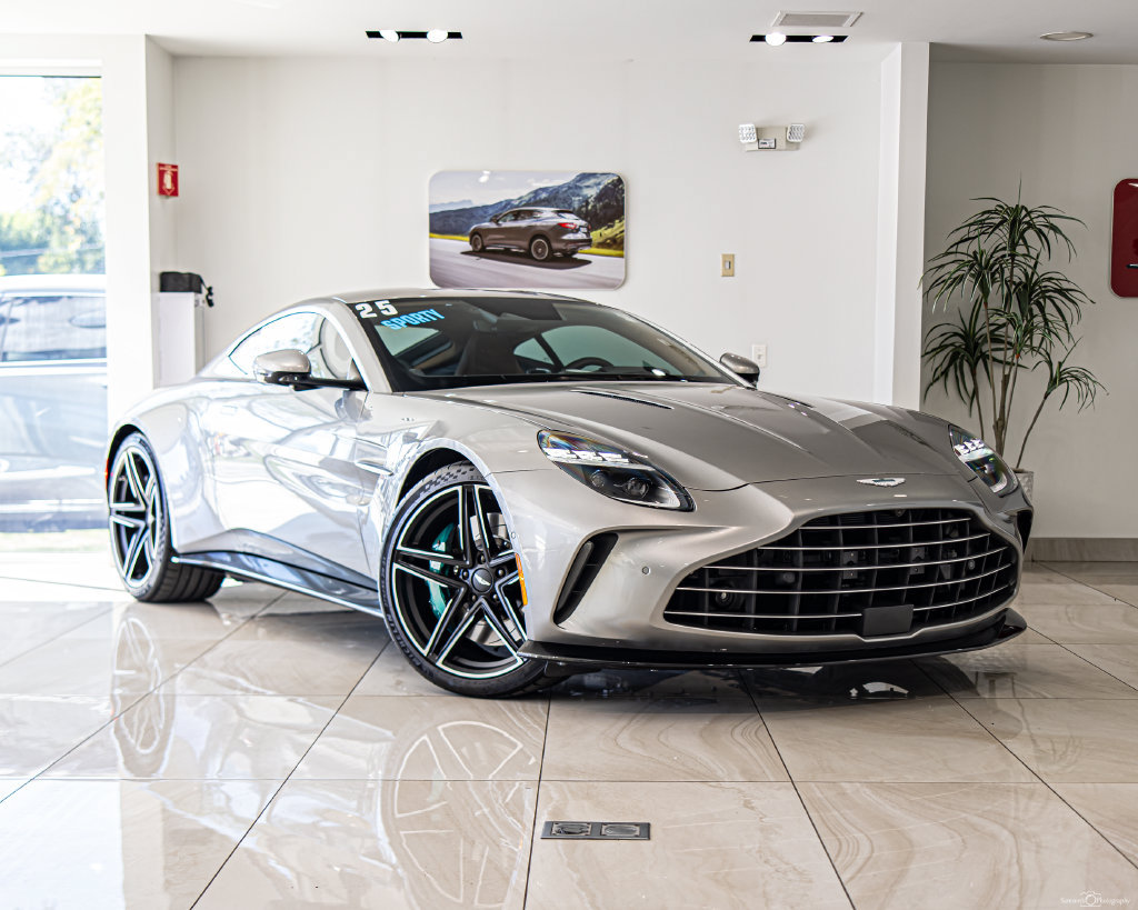 Used 2025 Aston Martin V8 Vantage Coupe RWD image 5