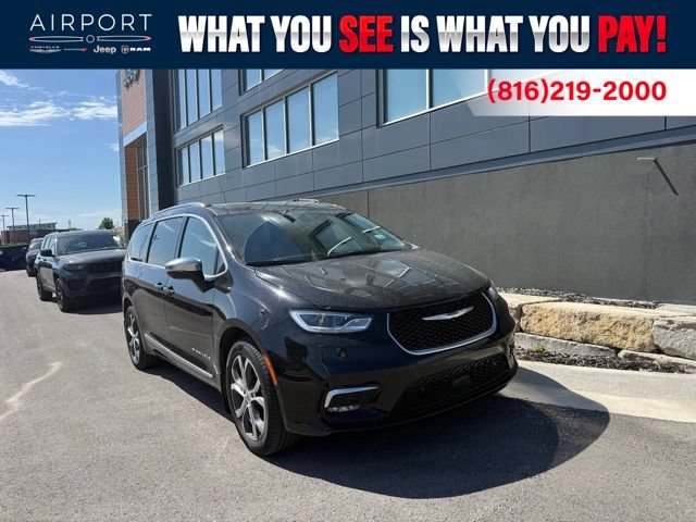 Used 2025 Chrysler Pacifica Pinnacle w/ Trailer Tow Group