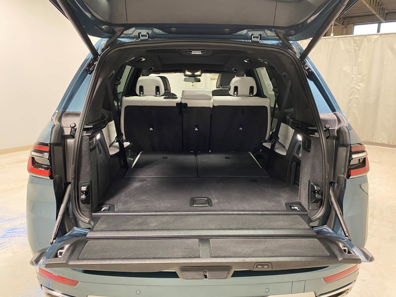 Certified 2025 BMW X7 xDrive40i w/ Premium Package image 34