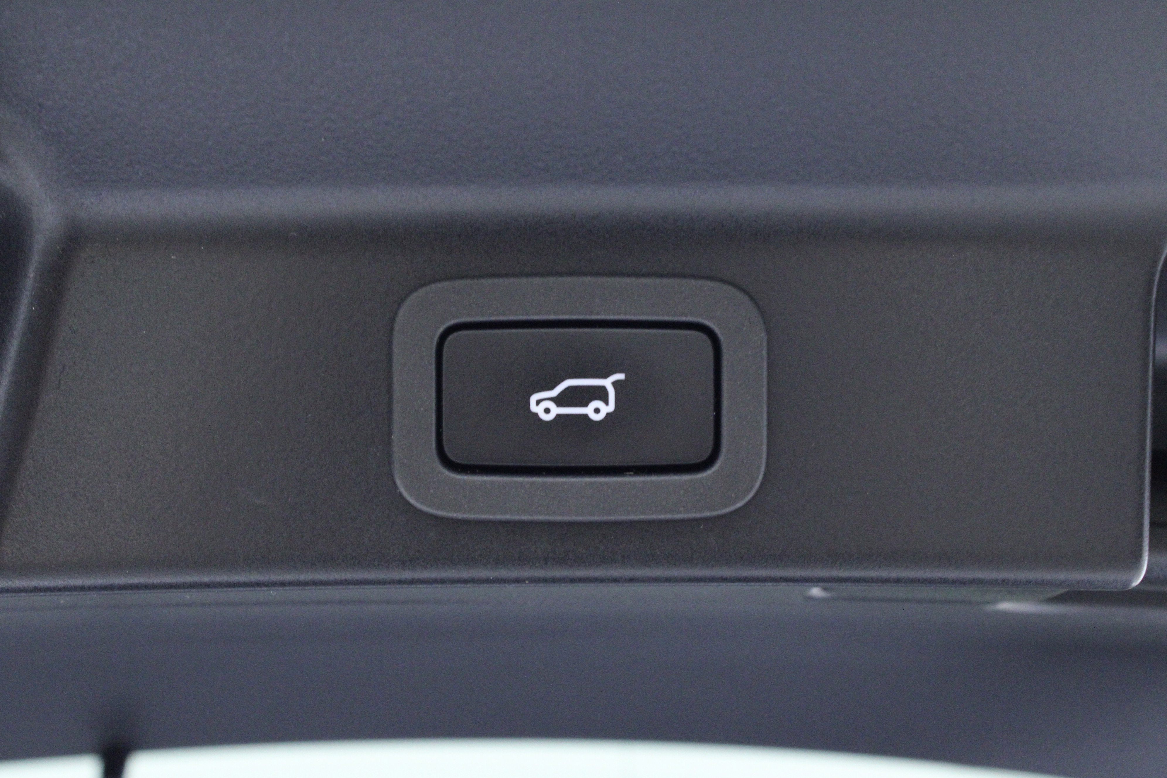 Used 2017 Jaguar F-PACE Prestige image 12