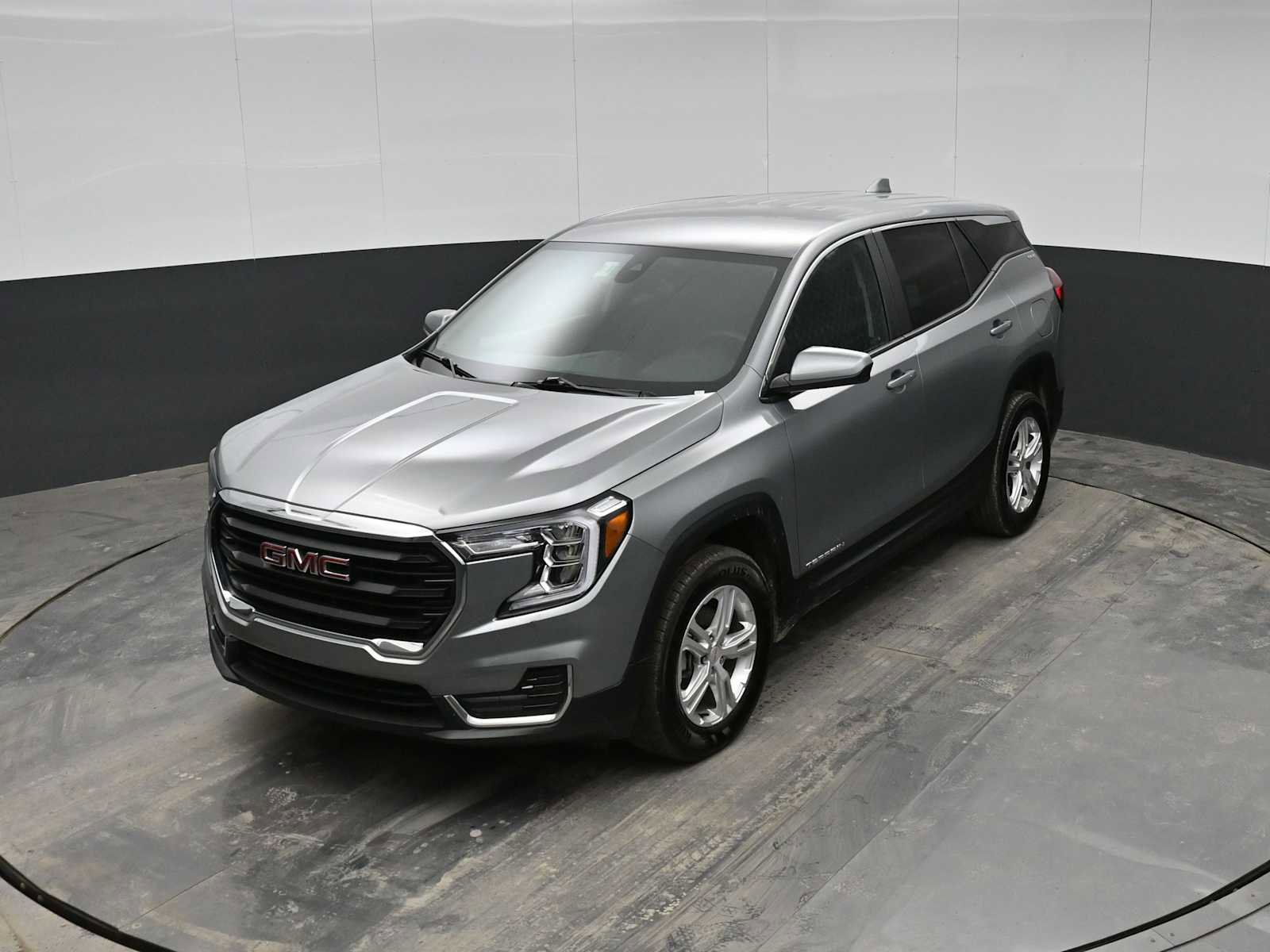 Used 2024 GMC Terrain SLE image 24