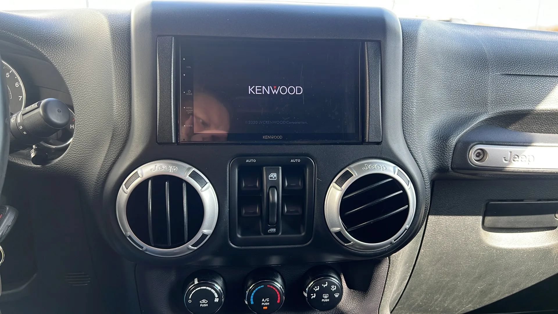 Used 2016 Jeep Wrangler Unlimited Sahara AWD/4WD image 22