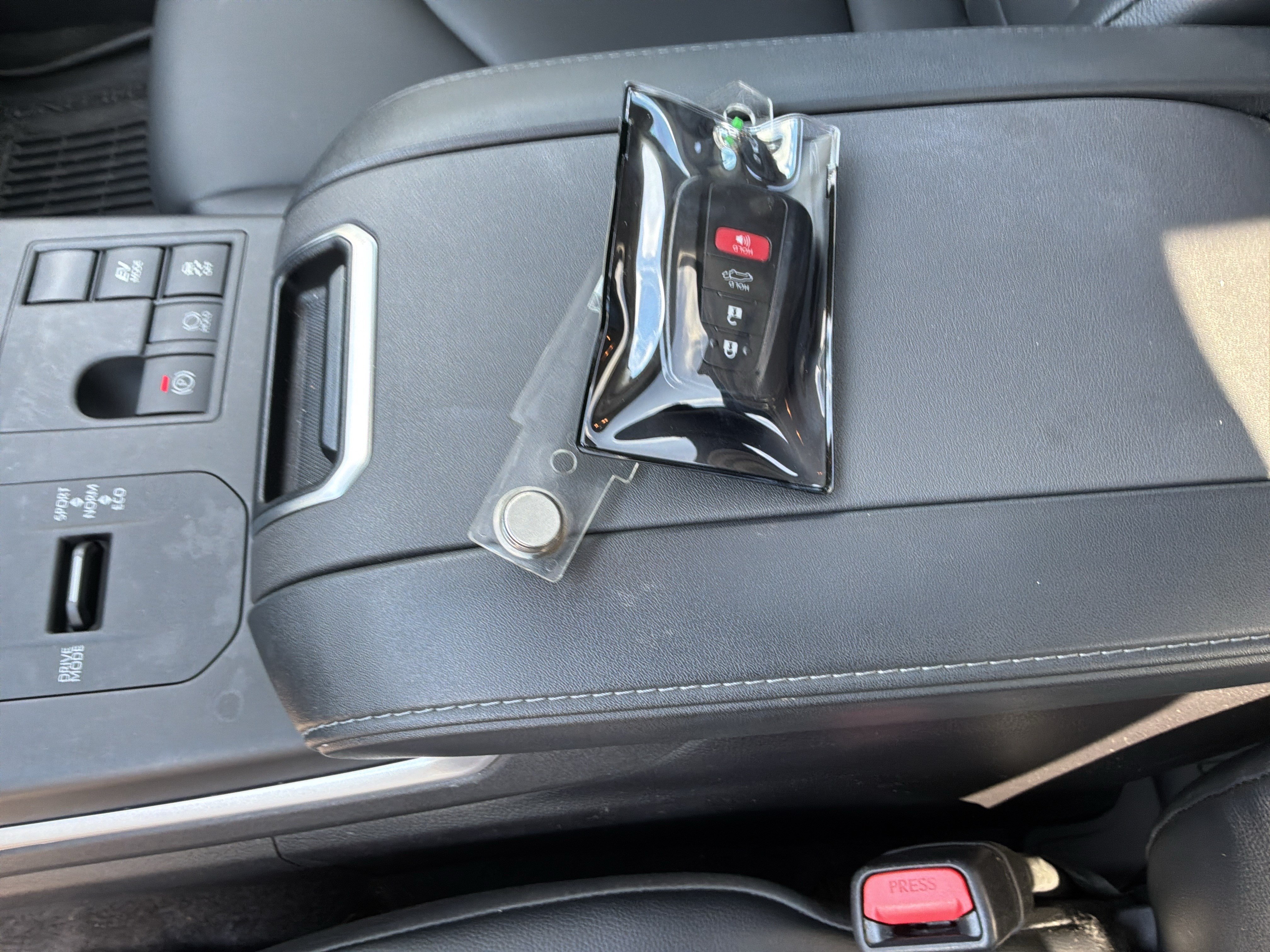 Used 2023 Toyota Highlander XLE FWD image 37