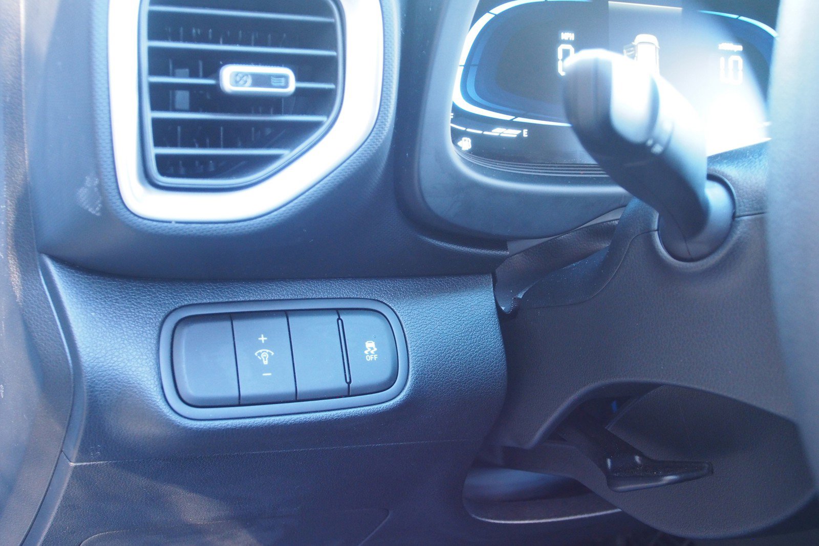 Used 2025 Hyundai Venue SE image 20