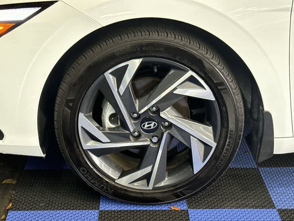 Used 2025 Hyundai Elantra Sport FWD image 11