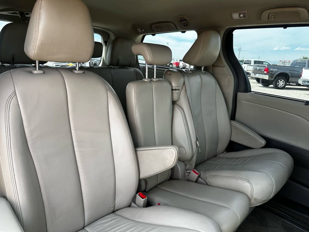 Used 2012 Toyota Sienna XLE image 20