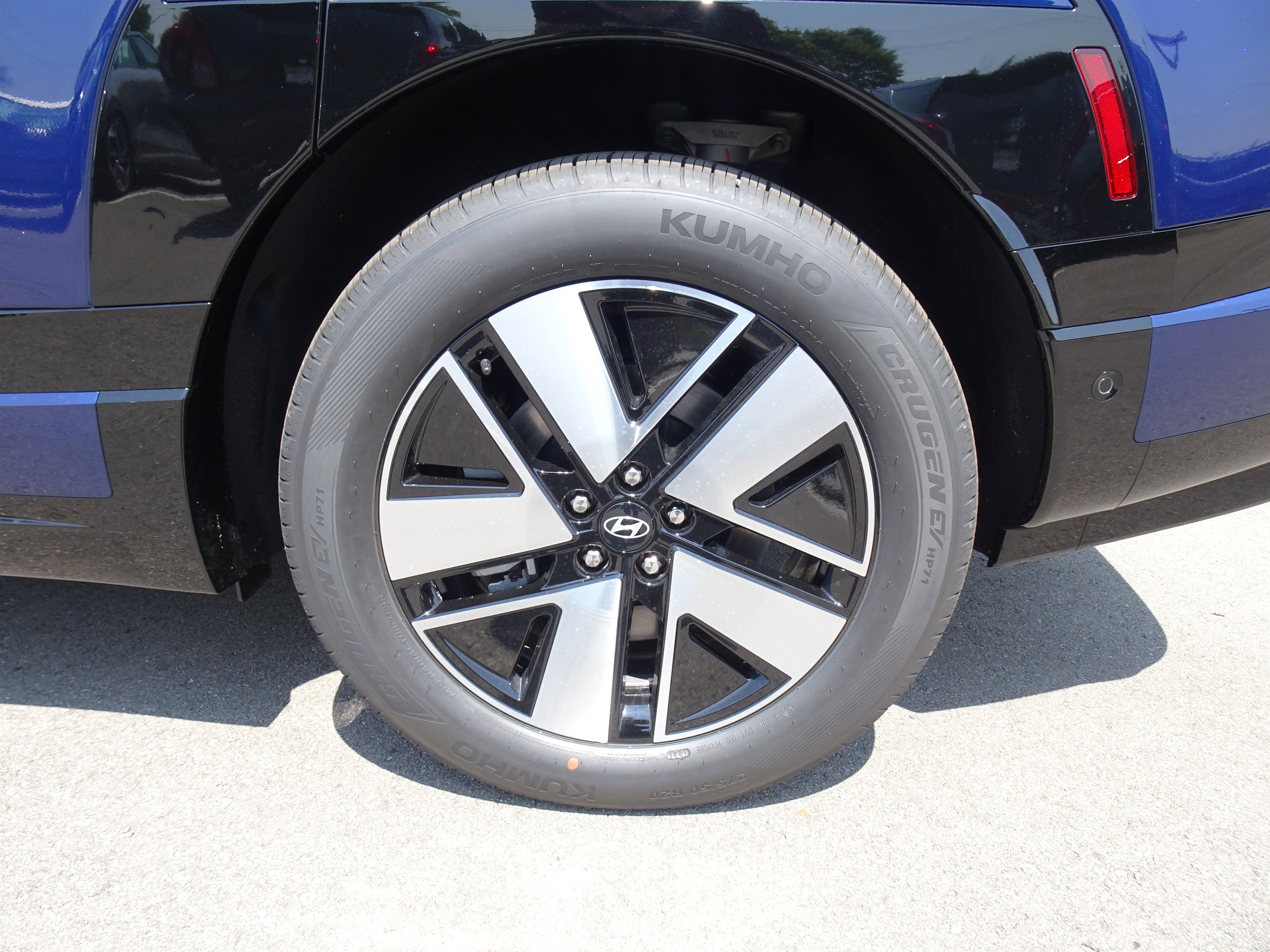 New 2026 Hyundai Ioniq 9 SEL image 3