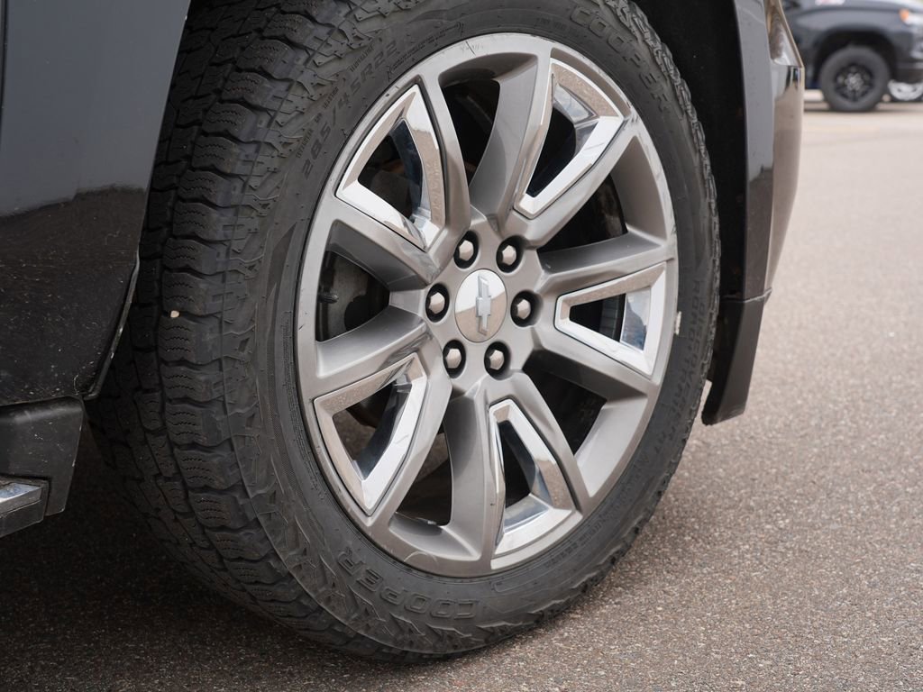 Used 2017 Chevrolet Suburban Premier image 30
