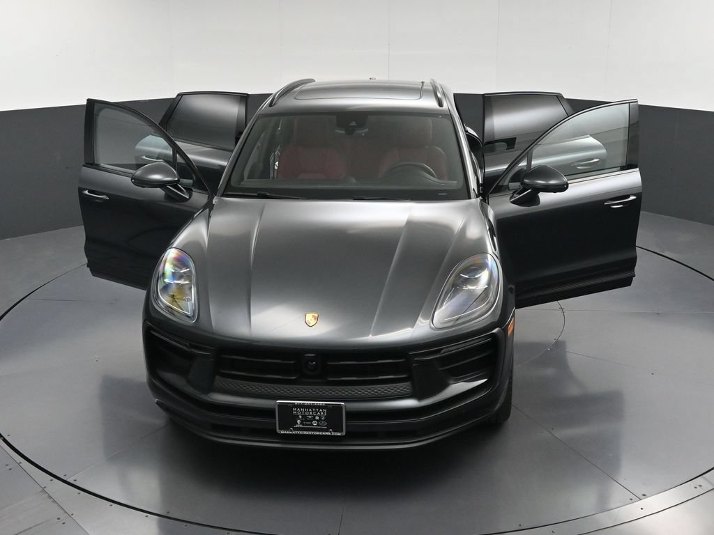 Certified 2026 Porsche Macan AWD/4WD image 32