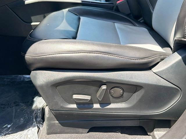 Used 2022 Ford Explorer XLT w/ Equipment Group 202A AWD/4WD image 18