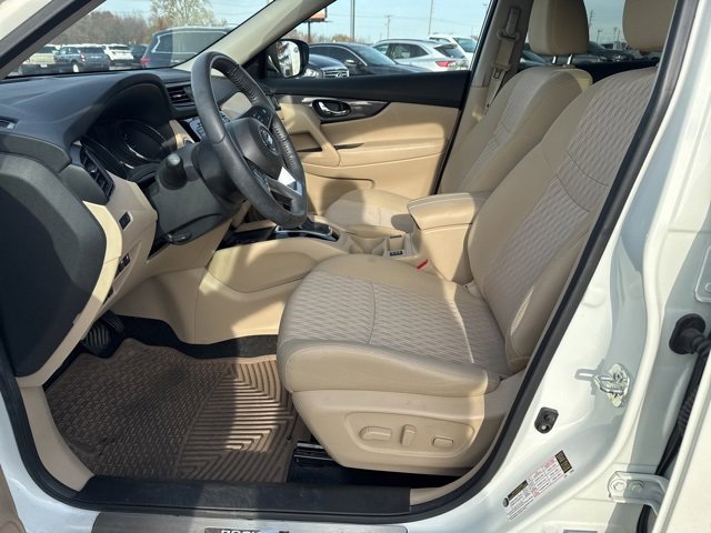 Used 2019 Nissan Rogue SV w/ Premium Package image 14