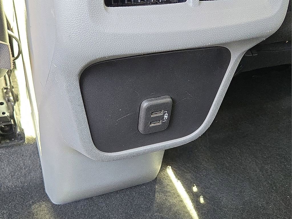 Used 2024 GMC Terrain SLE w/ Driver Convenience Package image 16