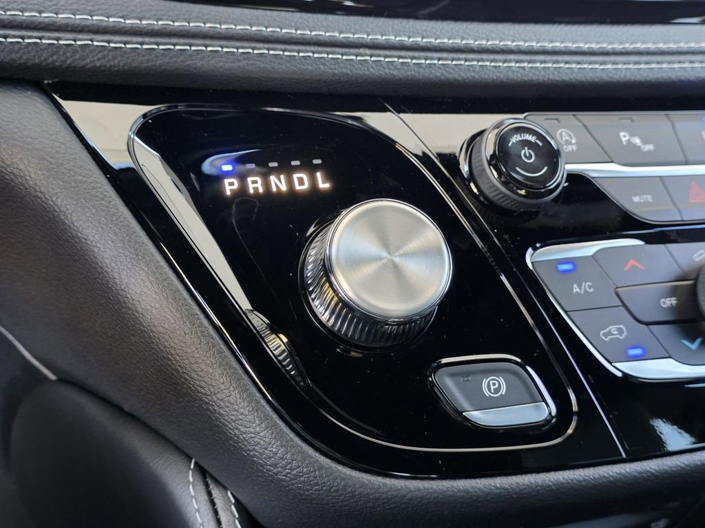 New 2026 Chrysler Pacifica Limited w/ Uconnect Theater Family Group image 33