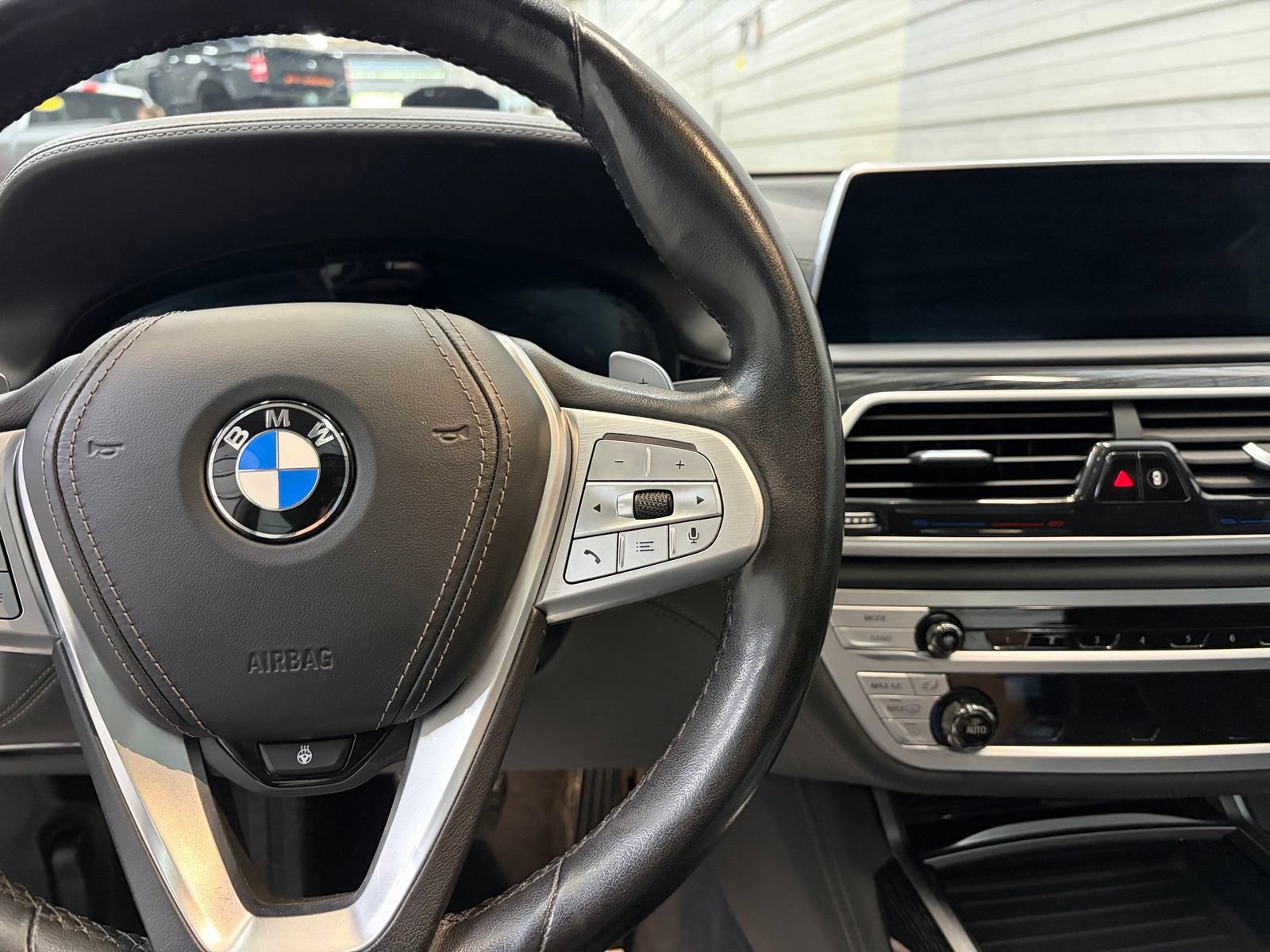 Used 2022 BMW 740i xDrive w/ Premium Package AWD/4WD image 15