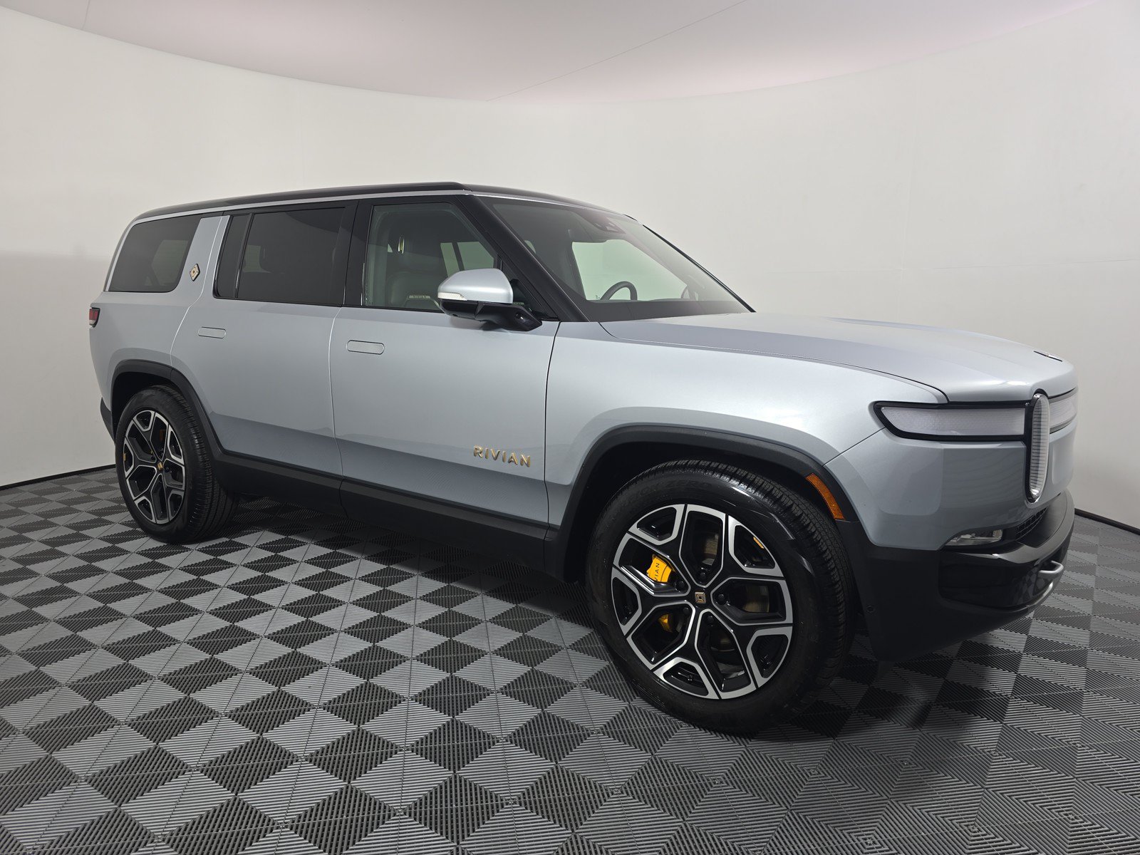 Used 2024 Rivian R1S Adventure AWD/4WD image 7