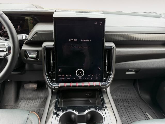 Used 2025 GMC Yukon AT4 w/ AT4 Premium Package AWD/4WD image 11