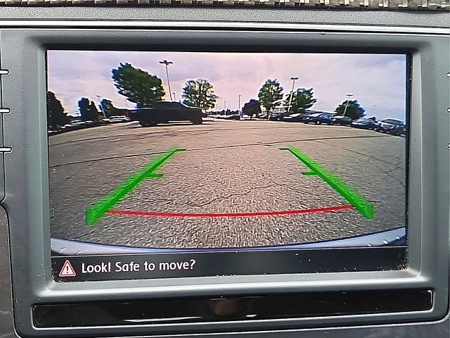 Used 2016 Volkswagen e-Golf SE w/ DC Fast Charging Package FWD image 18