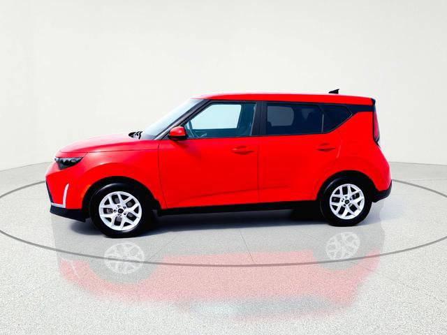 Certified 2023 Kia Soul LX w/ LX Technology Package FWD image 2