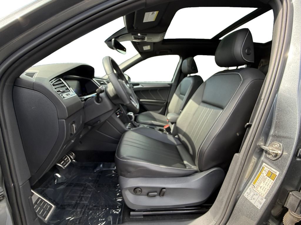 Used 2022 Volkswagen Tiguan SE R-Line AWD/4WD image 9