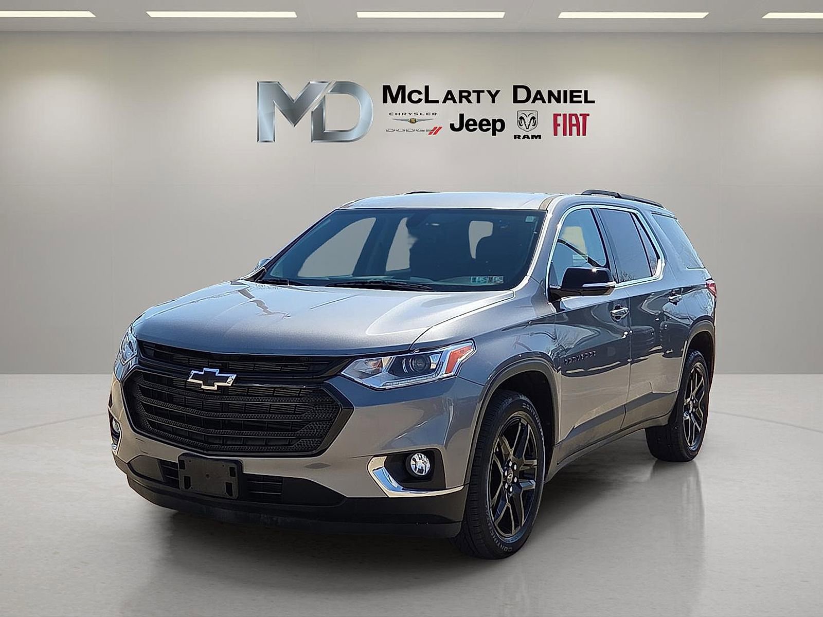 Used 2020 Chevrolet Traverse LT w/ LPO, Blackout Package image 2
