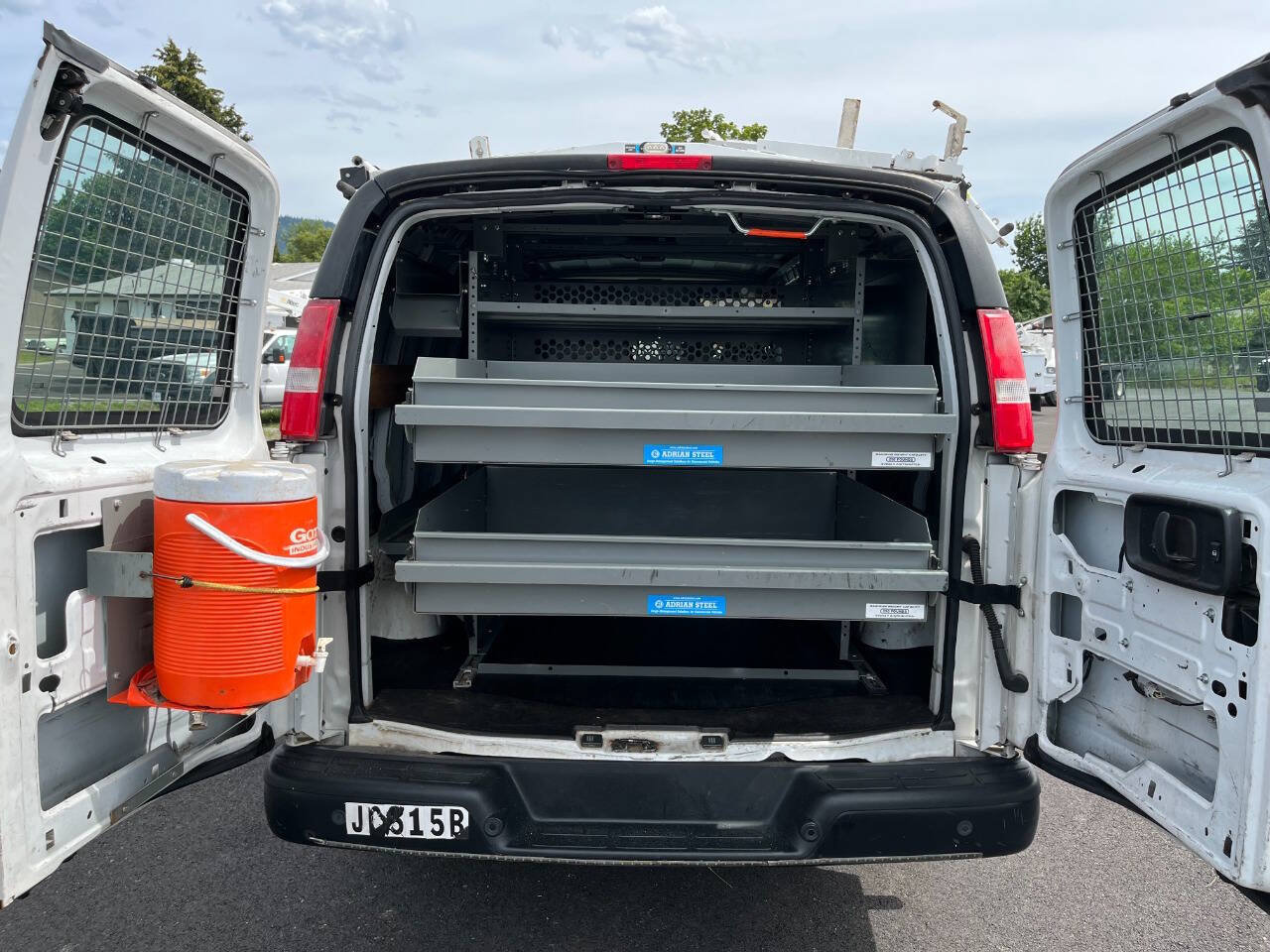 Used 2017 Chevrolet Express 2500 RWD image 16