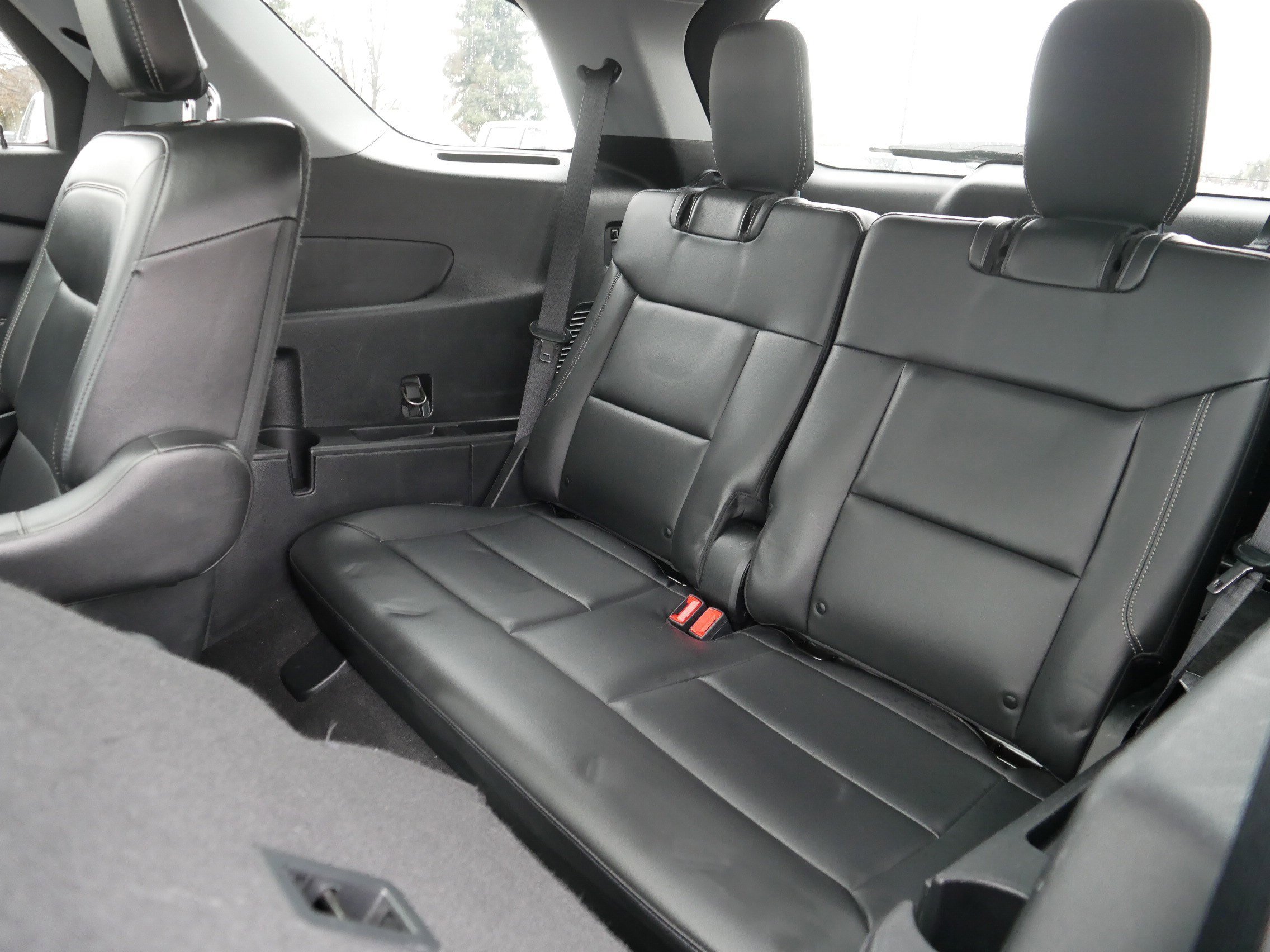Used 2022 Ford Explorer XLT w/ Equipment Group 202A AWD/4WD image 36
