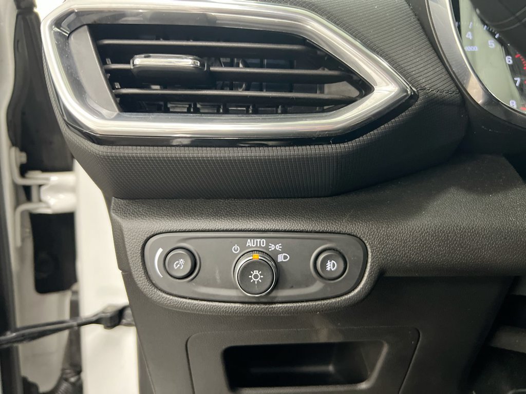 Used 2023 Chevrolet TrailBlazer LT FWD image 18
