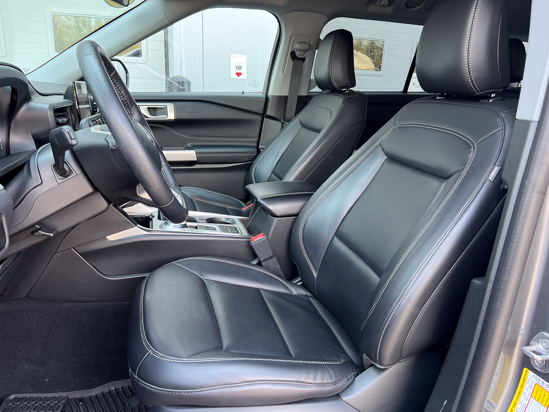 Used 2023 Ford Explorer XLT w/ Equipment Group 202A RWD image 14