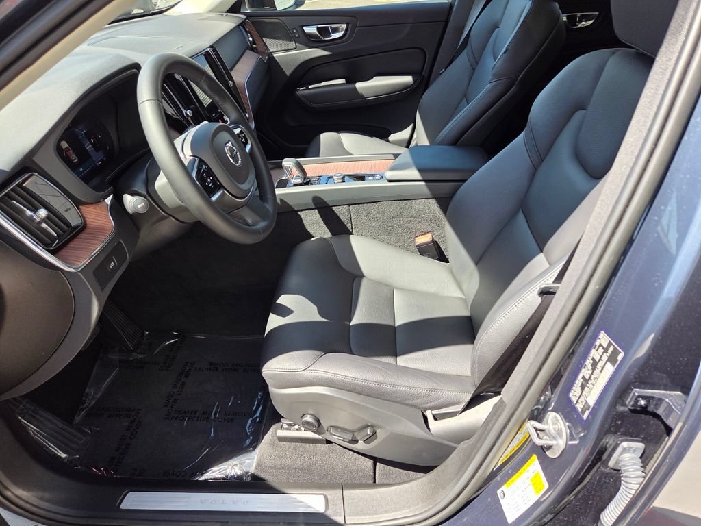 Used 2023 Volvo XC60 B5 Plus AWD/4WD image 13