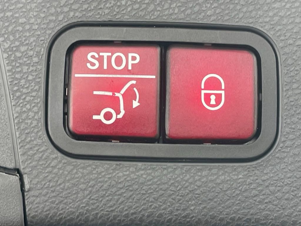 Used 2020 Mercedes-Benz GLC 300 4MATIC Coupe image 18